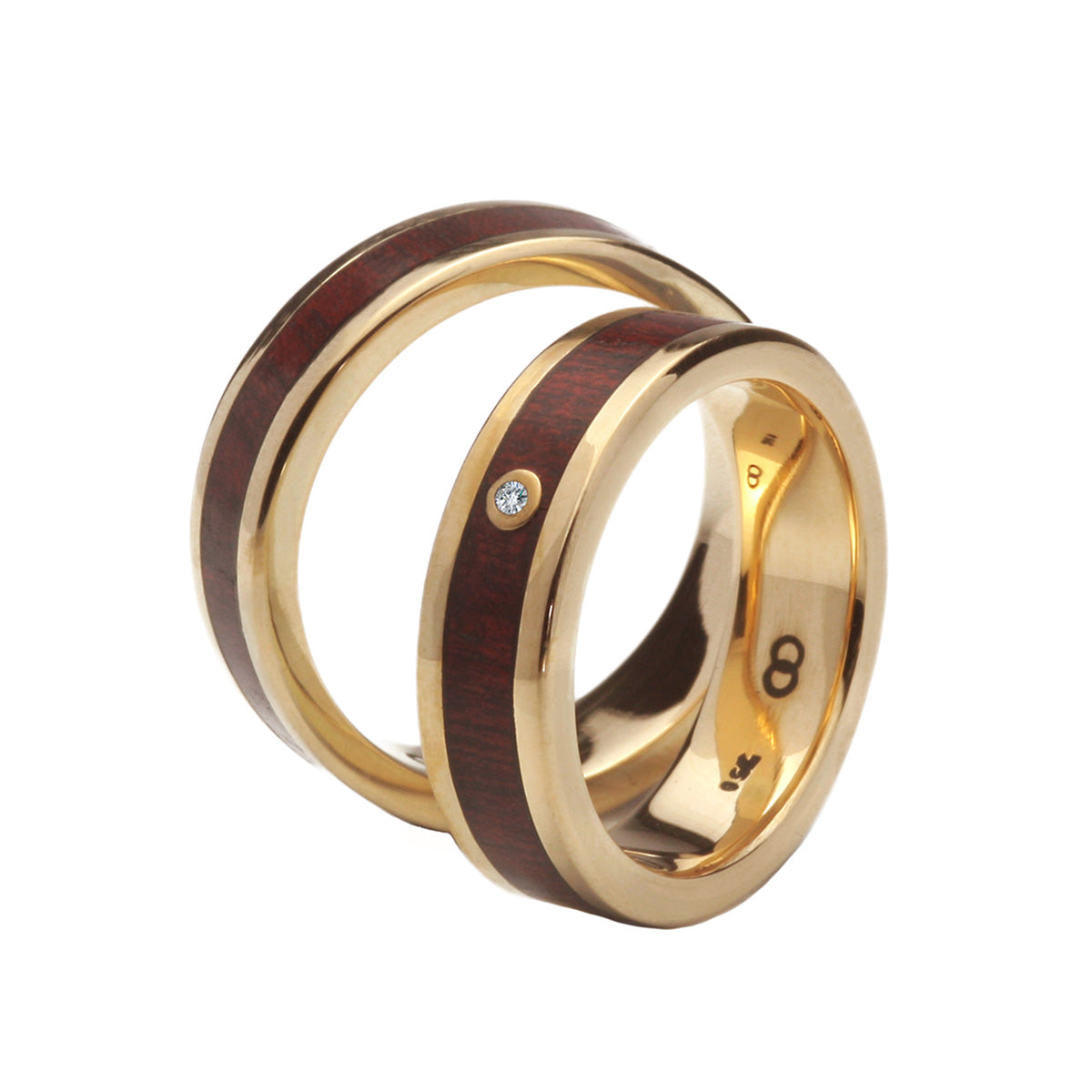 aliancas cantigas em ouro 18k com madeira pau brasil acabamento polido
