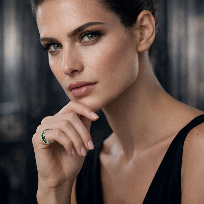 Anel artesanal feito em prata 950 com jade design exclusivo e autoral