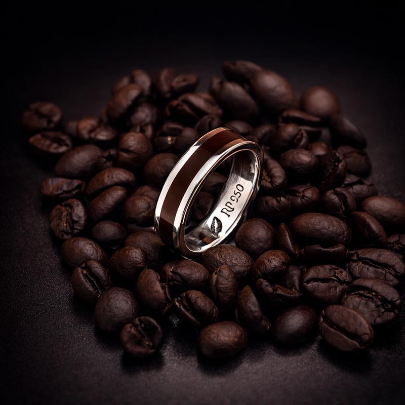 anel de prata com café
