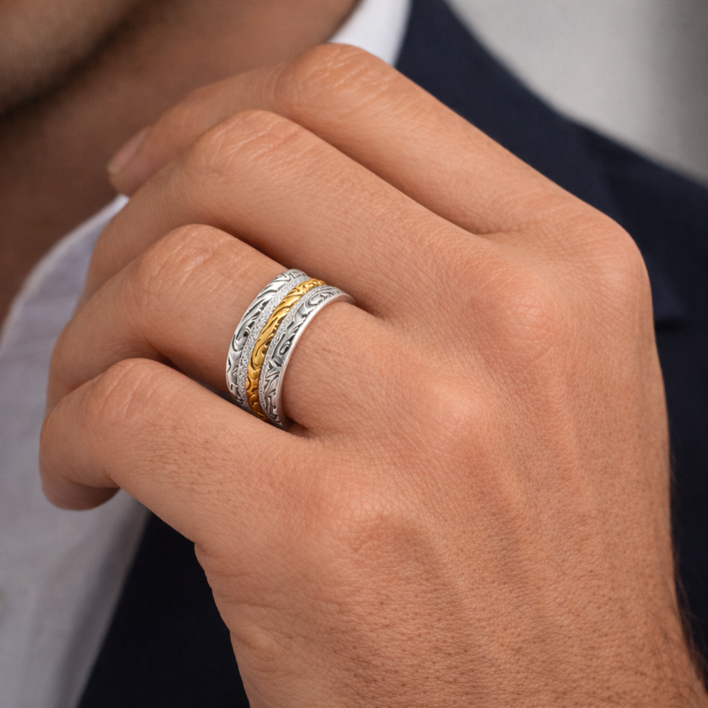 Anel de luxo em prata e ouro 18k. Design autoral e exclusivo