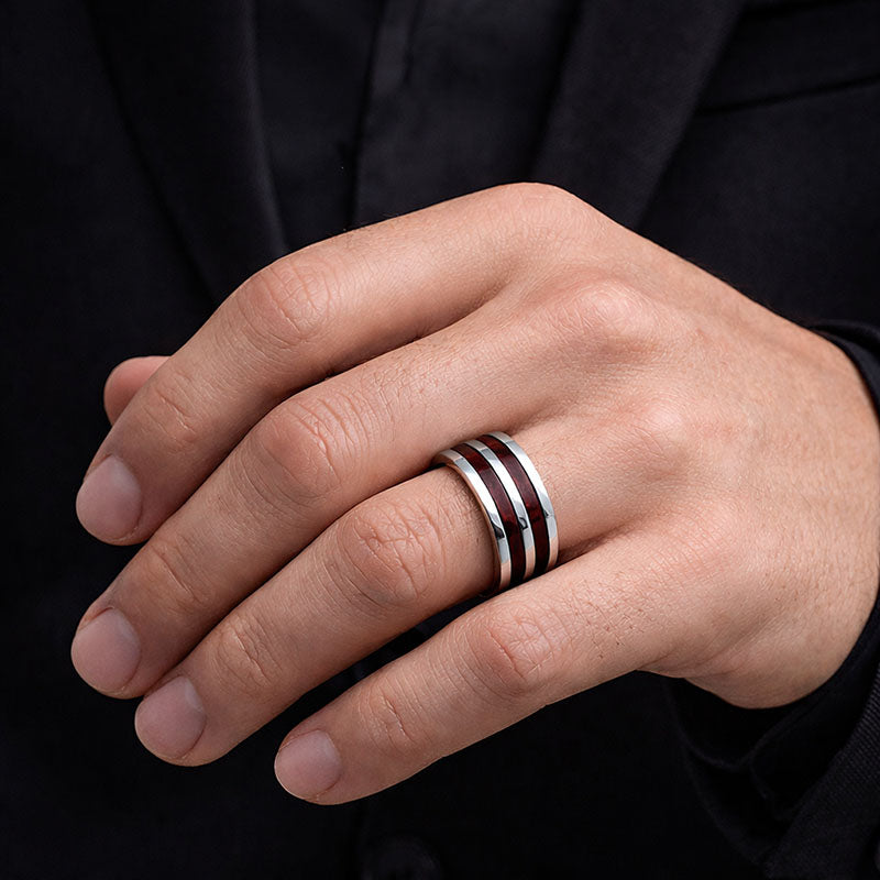 Anel masculino de prata 950 com madeira nobre de demolicao