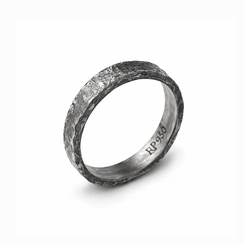 Anel rustico de prata autoral e exclusivo alta joalheria e design autoral