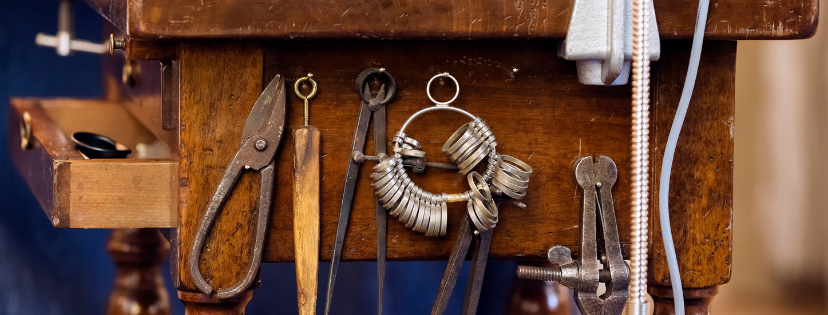 Atelier de joias artesanais.