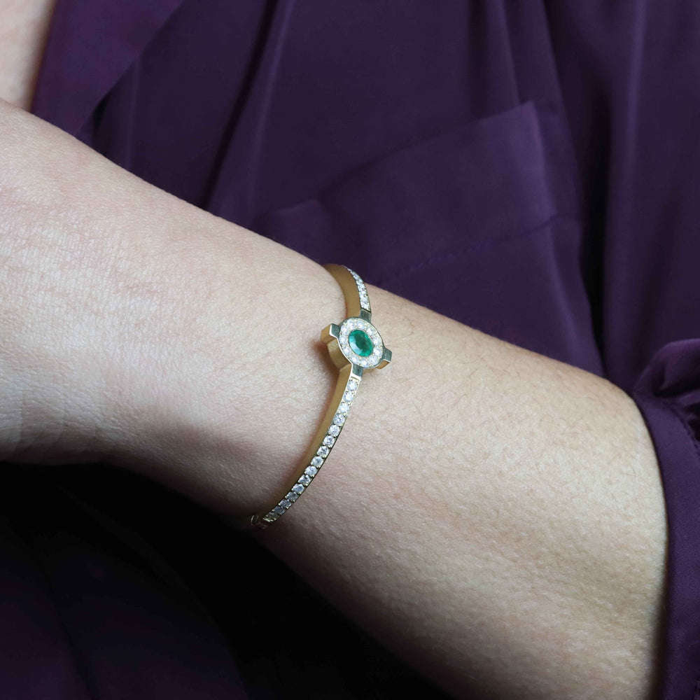 
                      
                        Bracelete Origem em ouro amarelo, diamantes e esmeralda
                      
                    