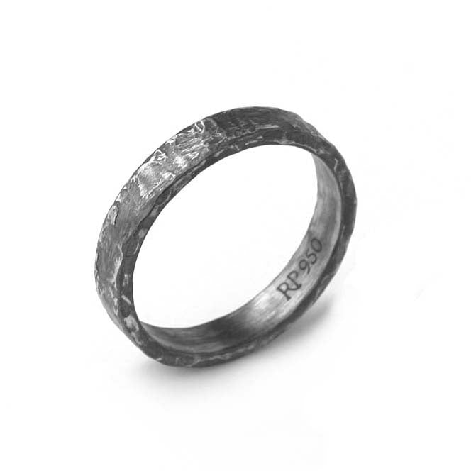 anel em prata 950 acabamento rustico inspirado na cultura escocesa
