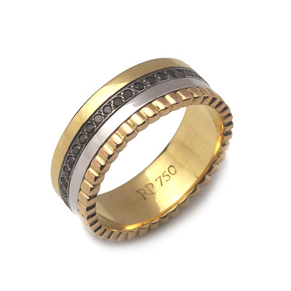 anel em ouro amarelo 18k com diamantes negros e aro central em ouro branco
