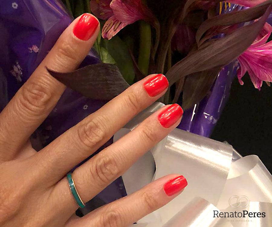 anel feminino ouro 18k com turquesa joia delicada elegante
