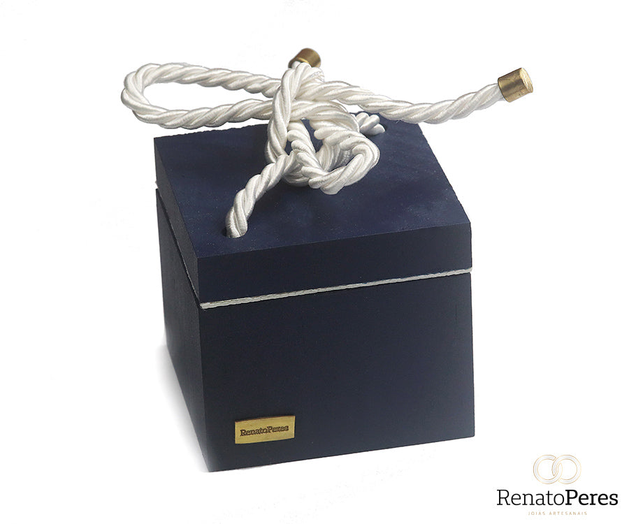 Brinco de ouro branco 18k, Topázio e brilhantes.